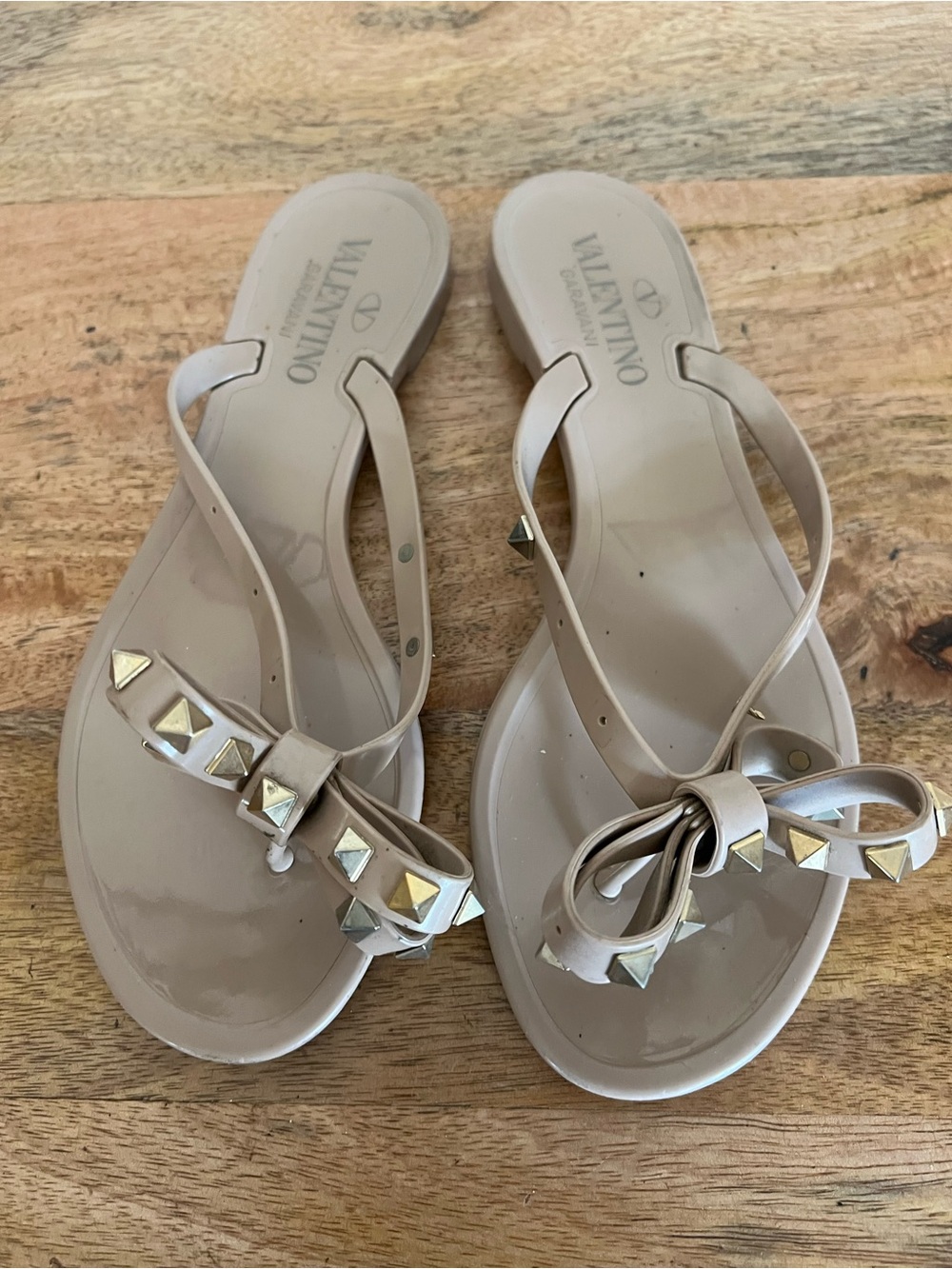 VALENTINO GARAVANI Rockstud Bow Jelly Flip Flop Thong Slide Sandals Poudre Sz 37